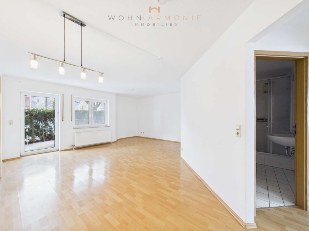 Wohnzimmer einer Erdgeschosswohnung mit Terrasse in Künzelsau